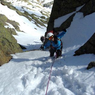 iniciación alpinismo invernal. pack fin de semana