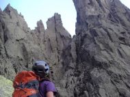 Personas haciendo escalada
